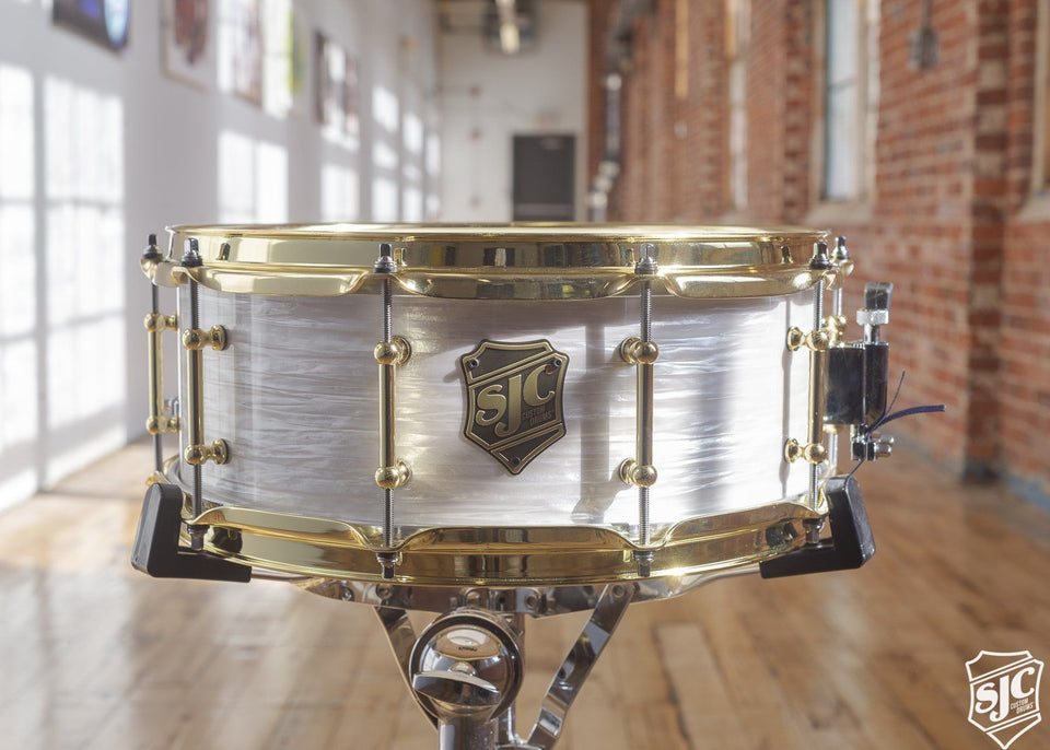 5.75x14 M5 Maple Snare  - White Ripple with Brass Hardware